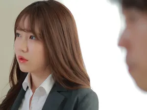 Cậu học sinh cu khỏe giúp cô giáo Miu Shiromine khỏi ốm