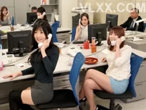 Nữ thần tuyệt vời nhất đang đến, với bộ ngực đẹp, đôi chân dài và lỗ hồng hổ trắng...